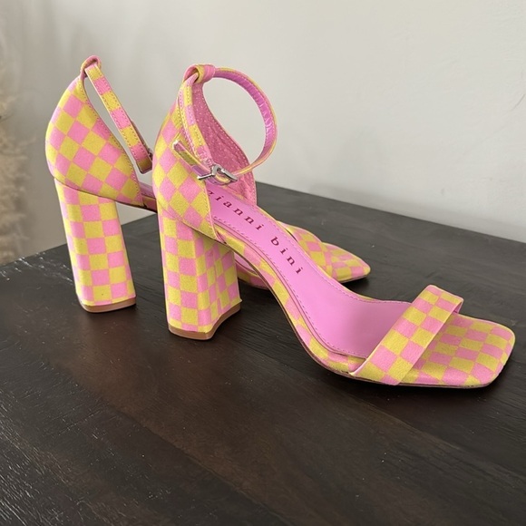 GIANNI Bini New Pink Barbie Y2K Heel Sandals Square Toe 6 NWT - Picture 3 of 9